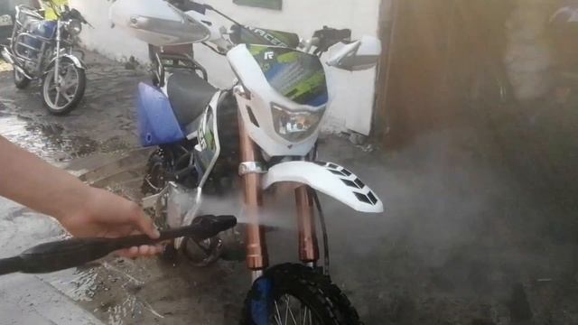 Помыли мотоциклы после покатушек смотреть онлайн