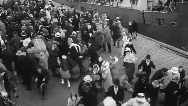 Служили два товарища (Евгений Карелов, 1968) смотреть онлайн