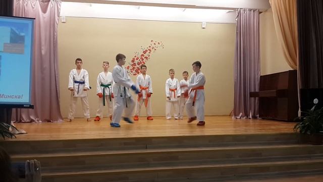 Показательное выступление клуба каратэ "Тэндай" в школе 213 смотреть онлайн