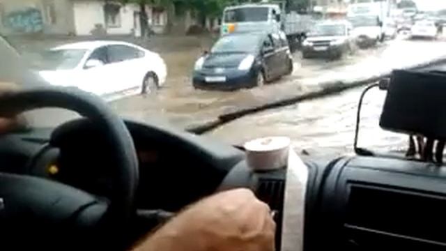 После ливня (Смоленск, ул. Кирова, 2013 06 26 16 04 18) смотреть онлайн