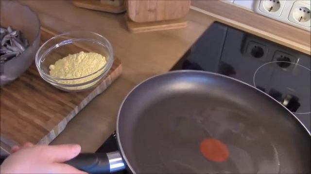 Жареная мелкая рыба (сардины, килька, мойва) смотреть онлайн