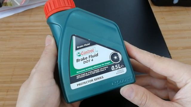 Castrol Brake Fluid DOT 4 - Castrol Bremsflüssigkeit DOT 4 - Castrol DOT 4