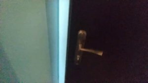 Врезной замок с автоматическим закрыванием. Самозахлопывающийся, захлопывающейся замок на тамбурную