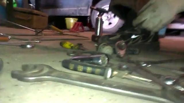 Как снять переднюю шаровую из рычага на Subaru смотреть онлайн