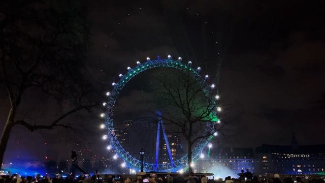 London Eye New Years Eve Fireworks 2023 in 4K HDR смотреть онлайн