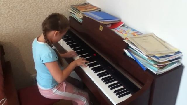 Полина исполняет "Осень" смотреть онлайн