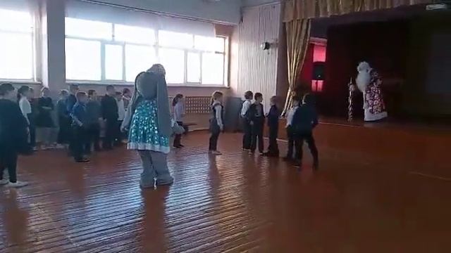 школа, праздник, новый год. смотреть онлайн