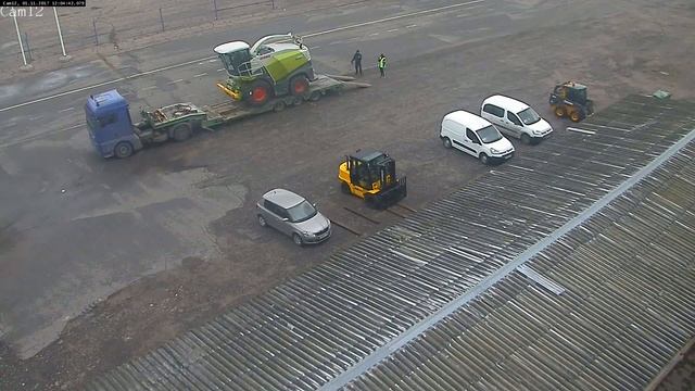 Разгрузка кормоуборочного комбайна Jaguar 850 смотреть онлайн