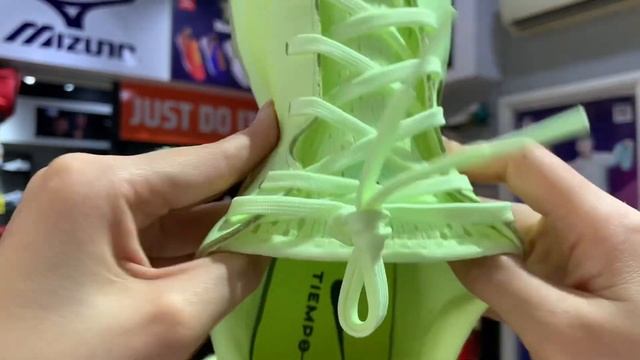 Cận cảnh React Nike Tiempo Legend 9 Pro TF Luminous смотреть онлайн
