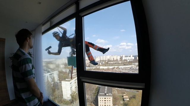 Мойка окон промышленными альпинистами / Харьков / ЖК "Юбилейный" смотреть онлайн