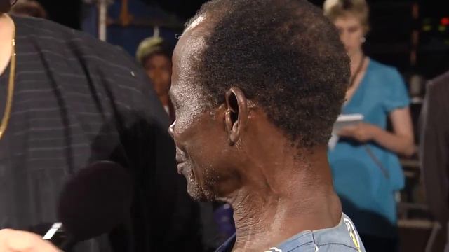 ''A Blind Man is Healed" | Reinhard Bonnke prays for Chris Apkan смотреть онлайн