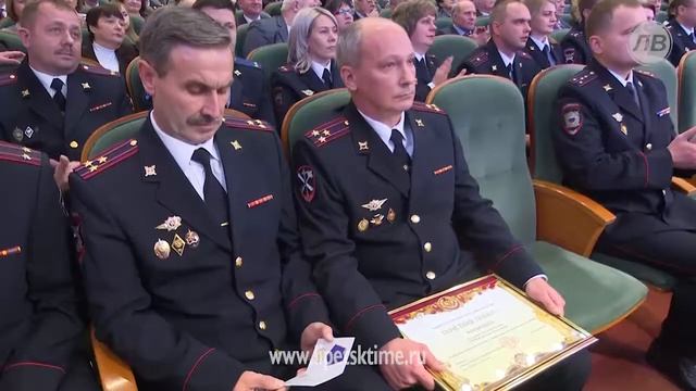 Сотрудники липецкой полиции получили награды ...