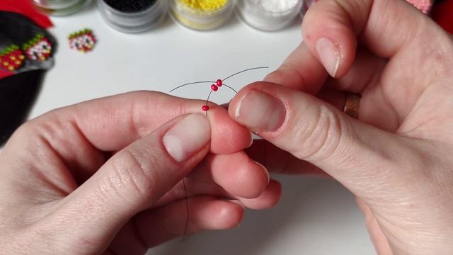 Фигурка котик из бисера в клубничке в технике крестик смотреть онлайн