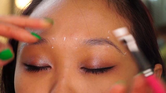 Инструкция: работать с Brow Paste. Построение формы бровей смотреть онлайн