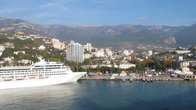 Ялта. Вид на город с борта лайнера. смотреть онлайн