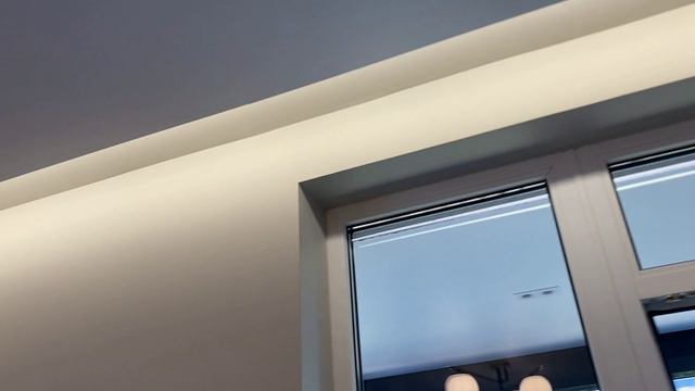 Натяжные потолки в 2-х квартире в современном стиле. Теневое примыкание evrokraab с треками maytoni. смотреть онлайн