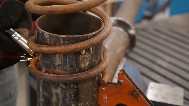 Приварил пружину к трубе, все были удивлены этой идее! смотреть онлайн