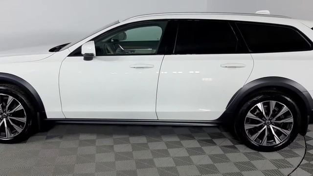Volvo V90 Cross Country '2021 смотреть онлайн