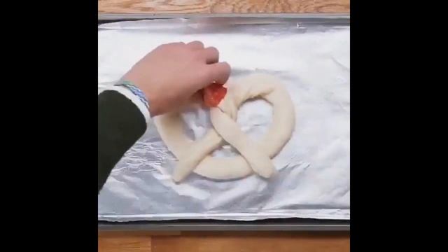 Крендель с сыром смотреть онлайн