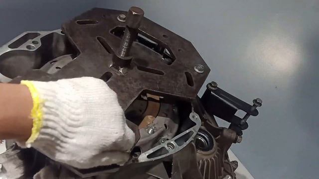 SHIFT FORKS DUAL CLUTCH INSTALLATION AND RESET CLUTCH смотреть онлайн