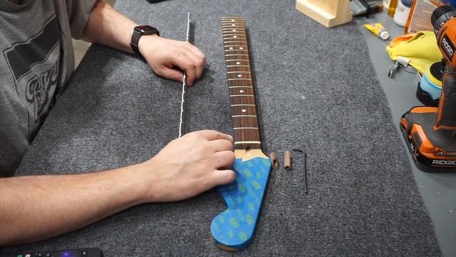 Quick Tip 10: Fender Bi-flex Truss Rod Nut Replacement смотреть онлайн