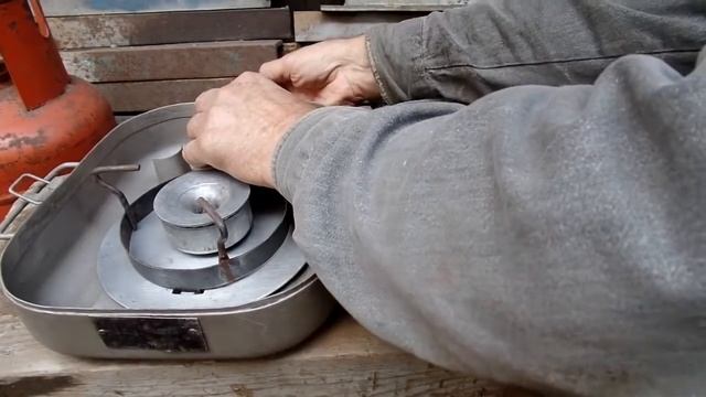 Демонстрация работы отреставрированной переносной советской газовой плиты смотреть онлайн