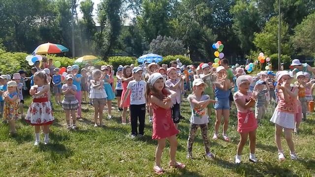 Бабочка летит. смотреть онлайн