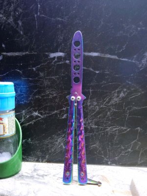 как крутить бабочку (нож)