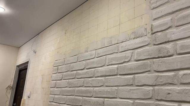 Бюджетный ремонт в коридоре/Продолжаем ремонт в новом году/Имитация кирпичной кладки смотреть онлайн