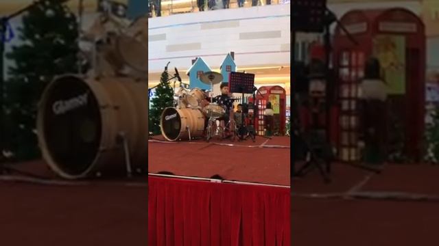 Крутая игра на барабане смотреть онлайн