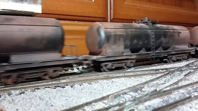ВЛ80 и 43 цистерны ( 1:87 ) смотреть онлайн