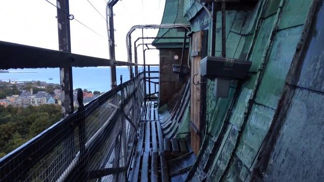Atop St. Olav's Church (Oleviste kirik) in Tallinn, Estonia смотреть онлайн