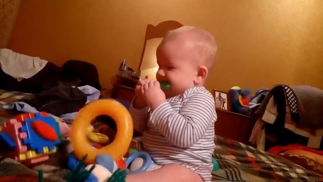 Смешной малыш 6 месяцев смотреть онлайн