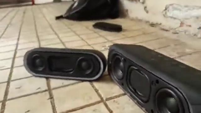 SONY SRS-XB20 and SRS-XB30 Bass test смотреть онлайн