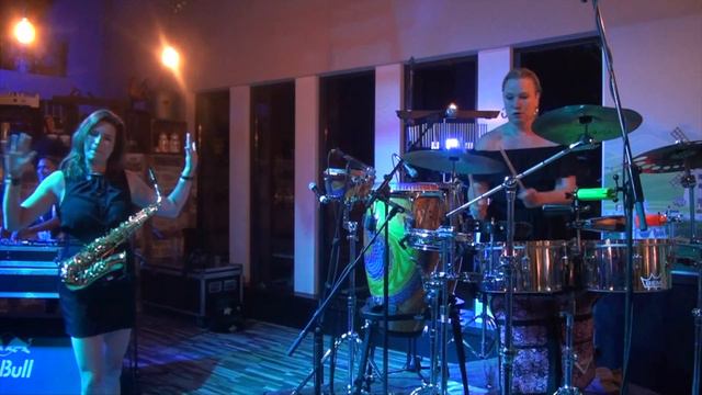 Venus Tunes Live at Pannenkoeken Paradijs Tilburg смотреть онлайн