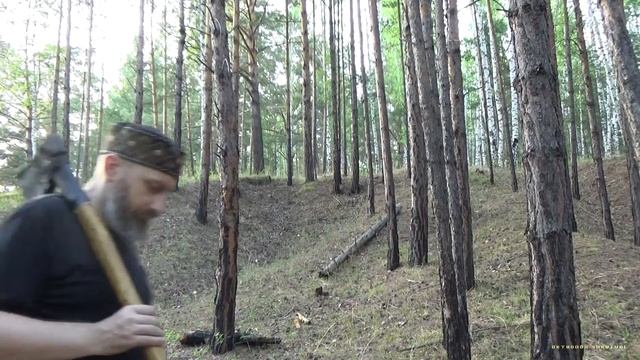 Как правильно метать топор / выживальческий лайфхак смотреть онлайн