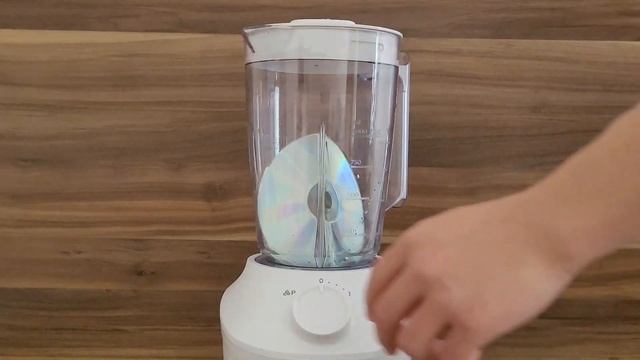 CD Vs Blender Will Blend It? #willitblend ? #cd #dvd смотреть онлайн