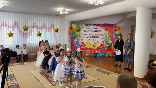 До свидания детский сад! Выпускной! Танец стюардесс ?✈️#выпускнойбал #выпускной2023 #детскийсад смотреть онлайн