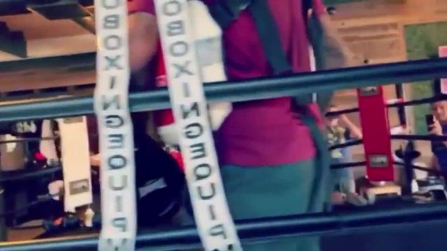 Майк Тайсон учит боксу чемпа UFC