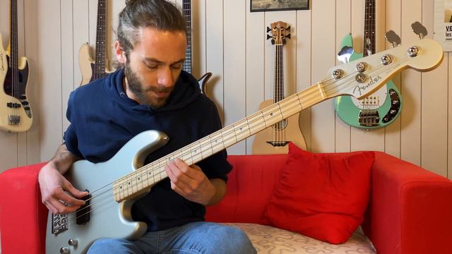Tv Show #9 - Boku No Sensou / My War from Attack On Titan - Solo Bass Cover (free tabs) смотреть онлайн