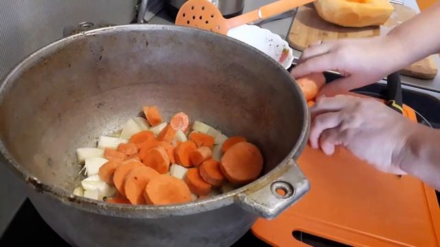 Суп-пюре из тыквы и грудинки