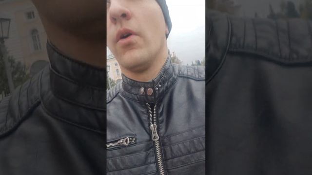 Если девушка на свидании говорит  о других своих парнях