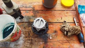 Один из вариантов как смазать хабы