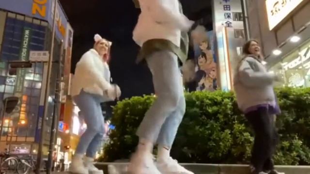 Танец Максимки подходят под разные песни. смотреть онлайн