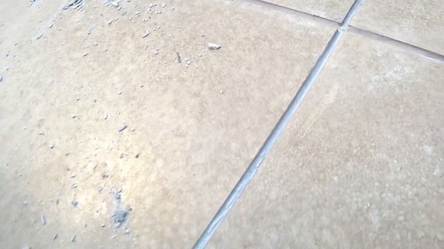 Меняем старую цементную затирку на эпоксидную. смотреть онлайн