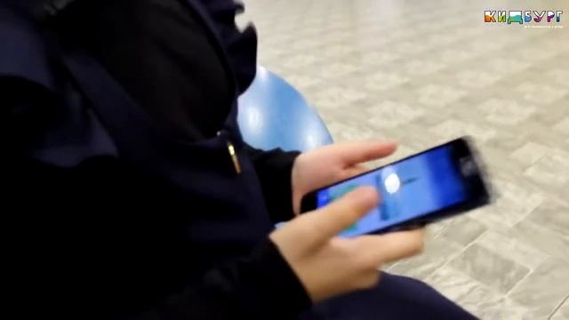 Влогер Алиса. Мобильное приложение в КидБурге смотреть онлайн