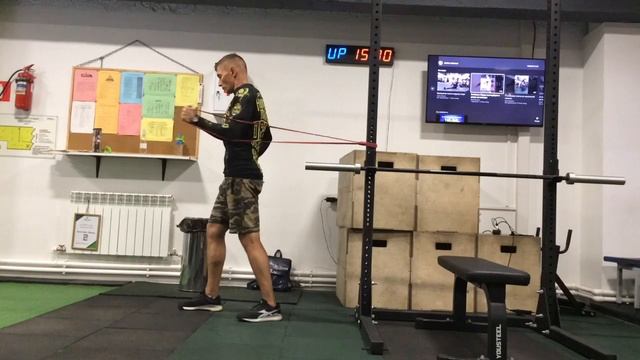 Жим резины 1 рукой с протракцией лопатки смотреть онлайн