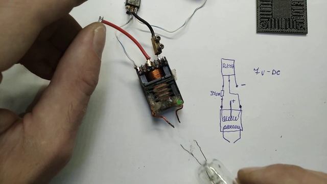 ЭЛЕКТРО ЗАЖИГАЛКА Своими руками за 5 минут! Самая простая схема на одном транзисторе! смотреть онлайн