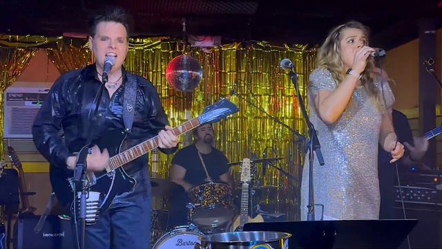Mystery Achievement (The Pretenders) - Raygun (Live) presented by Hub of Love at Dee's Nashville смотреть онлайн
