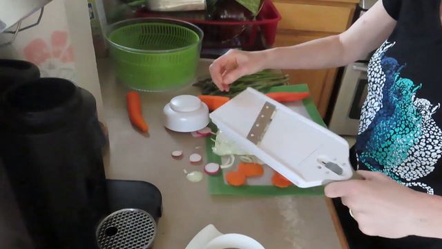 Tool Tuesday - Mandoline Safety смотреть онлайн